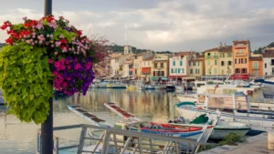 Les armoires en polyester de Europoly sont présentes dans la ville de cassis.